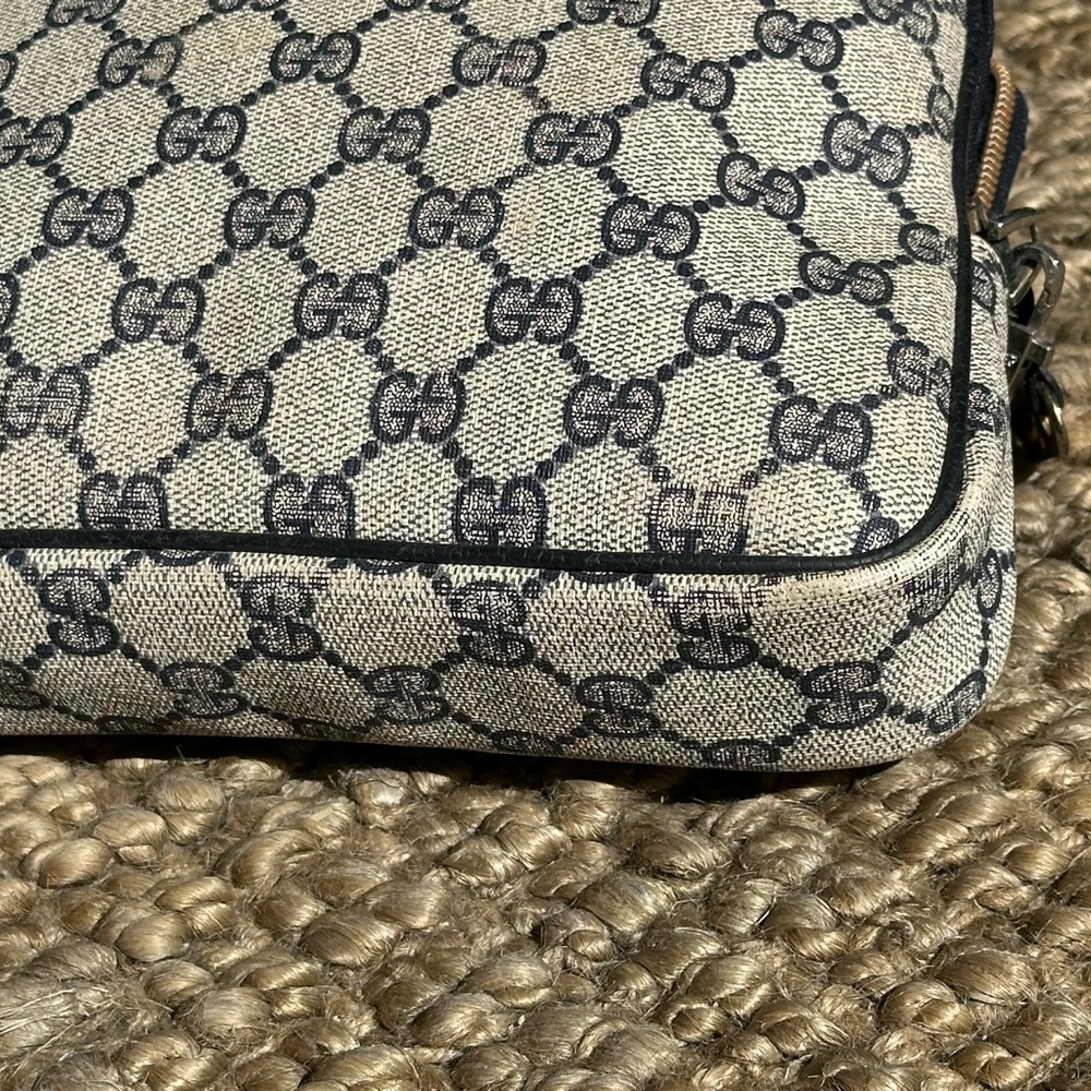 Gucci Navy Blue and Beige Signature Monogram Bag - Picture 11 of 13
